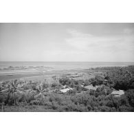 Vue aérienne d'une partie de l'aéroport de Faa'a et de sa piste d'atterrissage, 1964.