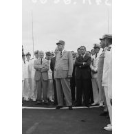 Discours du général Charles De Gaulle, président de la République, aux officiers et personnels civils présents à bord du croiseur De Grasse.