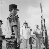 Discours du contre-amiral Jacques Thabaud, commandant le Centre d'expérimentations du Pacifique (CEP), lors de l'inauguration du pont de la Taunoa, Fare ute port de Papeete, 6 juin 1964.