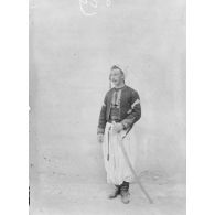 829. [Tunisie, 1902-1903. Portrait probable d'un spahi du 4e régiment de spahis.]