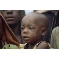 Camp de réfugiés de Nyacyonga sur la route de Byumba à 10 km de Kigali. Portrait d'un enfant.