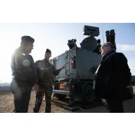 Présentation d'un module de conduite de tir et lancement terrestre de missile Crotale en présence du délégué général pour l'armement (DGA) Emmanuel Chiva à Sète.