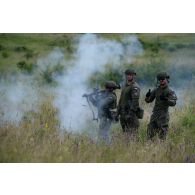 Des soldats polonais de la 12e brigade mécanisée tirent au lance-roquettes RPG-7 sur le champ de tir de Cincu, en Roumanie.