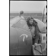 Un pilote et son Spitfire.