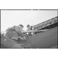 L'avion P-40 au banc d'essai à sa sortie de la chaîne de montage.