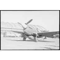 L'avion P-40 au banc d'essai à sa sortie de la chaîne de montage.