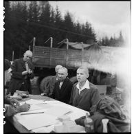 Recensement des déportés du camp de Vaihingen récemment libéré.