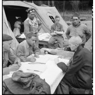 Recensement des déportés du camp de Vaihingen récemment libéré.