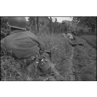 Des hommes du 2e bataillon de zouaves portés (2e BZ) et du 6e régiment d'infanterie coloniale (6e RIC) engagent le combat dans le secteur de Denzlingen (8 km au nord-est de Fribourg-en-Brisgau).