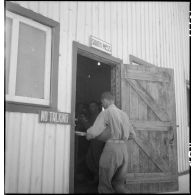 Repas pour des soldats dans le camp d'entraînement disciplinaire américain des Milles.