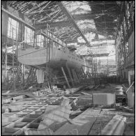 Visite d'un aviso par Tillon à la base sous-marine de Keroman à Lorient.