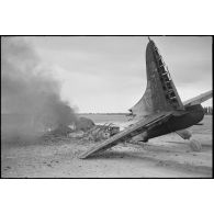 Crash d'un bombardier en piqué Douglas SDB-5 Dauntless de la flottille 3FB sur une des pistes d'envol de la base de Cognac.