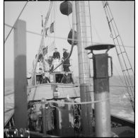 Passerelle de commandement d'un patrouilleur de la police de la navigation de Dunkerque.