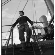 Portrait d'un quartier maître de 2e classe, membre d'équipage de l'aviso dragueur de mines Elan, à bord du navire marchand allemand le Rostock.