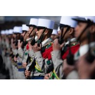 Rassemblement des légionnaires de la 13e demi-brigade de la légion étrangère (DBLE) pour une prise d'armes à Tapa, en Estonie.