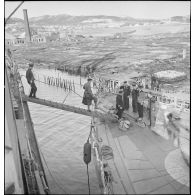 Débarquement du général de brigade Antoine Béthouart, commandant la 1re DLCh à Namsos.