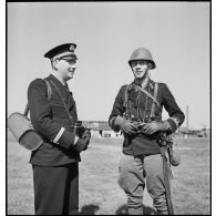 Officiers des marines française et hollandaise à Flessingue.