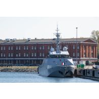 Le patrouilleur de Service public Cormoran au quai de la base navale de Miinisadam à Tallinn, en Estonie.