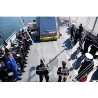 Rassemblement de l'équipage du patrouilleur de Service public Cormoran pour l'appel sur la base navale de Miinisadam à Tallinn, en Estonie.