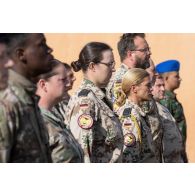 Rassemblement des soldats des forces partenaires pour une cérémonie à Niamey, au Niger.