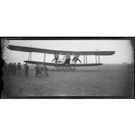 Camp anglais d'aviation. Appareil Handley Page de bombardement. [légende d'origine]