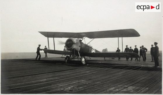 Mars 1920. Escadre anglaise à Alger. Le pont supérieur de l'