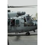 Un hélicoptère Caracal sur le départ à l'aéroport d'Abéché.