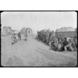 Ouest-Dunkerque-Bains. Tirailleurs tunisiens devant leurs baraquements. [légende d'origine]
