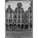 Arras, Pas-de-Calais, maisons de la Grande-Place. [légende d'origine]