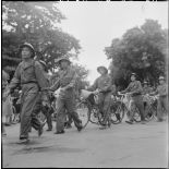 L'entrée des troupes de l'APVN (Armée populaire vietnamienne)	 dans la ville d'Hanoï.