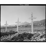 Tombes dans le cimetière de la 2e division d'infanterie marocaine (DIM) à Roccaravindola, dans le secteur de Venafro.