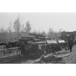 Un stock de rails a été chargé sur un wagon permettant ainsi les changements rapides en cas de destruction.