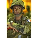 Portrait du colonel Didier Brousse, visage grimé, avant le départ du 8e RPIMa pour le Kosovo.