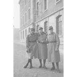 [France, années 1930. Portrait de trois sapeurs du 18e régiment du génie].