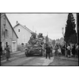 Habitants de Champagney ovationnant les hommes de la 1re DMI, ex-1re DFL, qui ont libéré la commune le 19 novembre 1944.