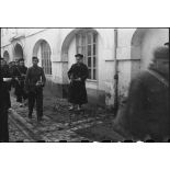 Prisonniers allemands dans la caserne de Rochefort.
