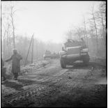 Un half-track de la 1re armée française a quitté Rougement (Doubs) avec une colonne de véhicules, pour se diriger vers Belfort.