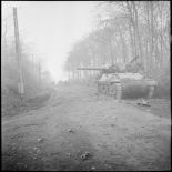 Un Tank Destroyer TD M10 endommagé par une mine dans les environs de Belfort.