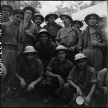 Groupe de légionnaires du 2e bataillon du 3e REI (régiment étranger d'infanterie) lors de leur libération à Viet Tri.