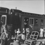[Gare de Noisy-le-Sec. Train de réfugiés de Metz. Distribution de lait aux enfants. 11 septembre 1939.]