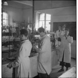 Laboratoire de chimie de l'école d'application du Service de santé des troupes coloniales.