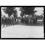 Camp de Mailly, défilé des troupes russes devant les délégués parlementaires. [légende d'origine]