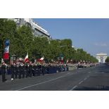 Alignement des troupes du défilé à pied sur les Champs Elysées lors de la cérémonie du 14 juillet 2011.