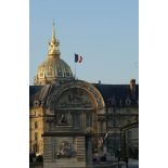 Le dôme des Invalides avec le drapeau français.
