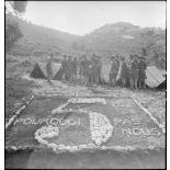 Insigne de la 5e compagnie du 43e RIA de Marseille dans un campement de l'unité près de La Redonne.