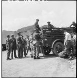 Le départ d'un détachement de renfort du Bataillon français de l'ONU en Corée.