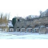 Les casemates du pôle des archives et les remparts du fort d'Ivry-sur-Seine (ECPAD) sous la neige.