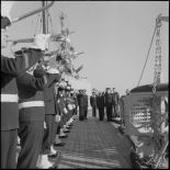 Arrivée à bord du Georges Leygues du vice-amiral d'escadre Auboyneau.