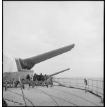 Tourelles quadruples de canons de 330 mm à bord du cuirassé Dunkerque.