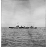 Bâbord du torpilleur léger La Melpomène à la mer.
